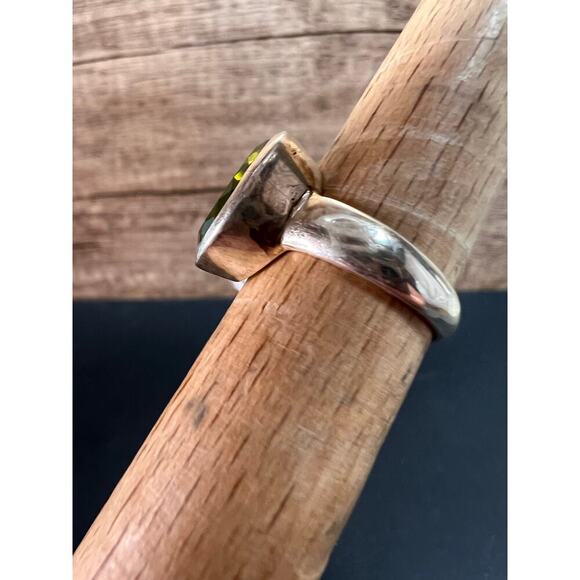 NEW size 7.5 peridot oval cut gemstone sterling silver ring 5.96 grams - Picture 11 of 16